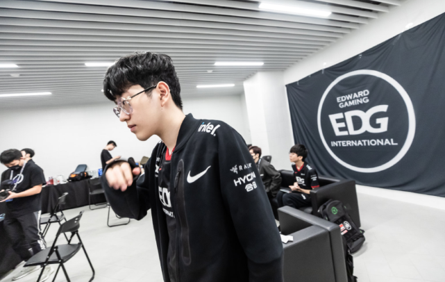 从而失去了 从而失去了